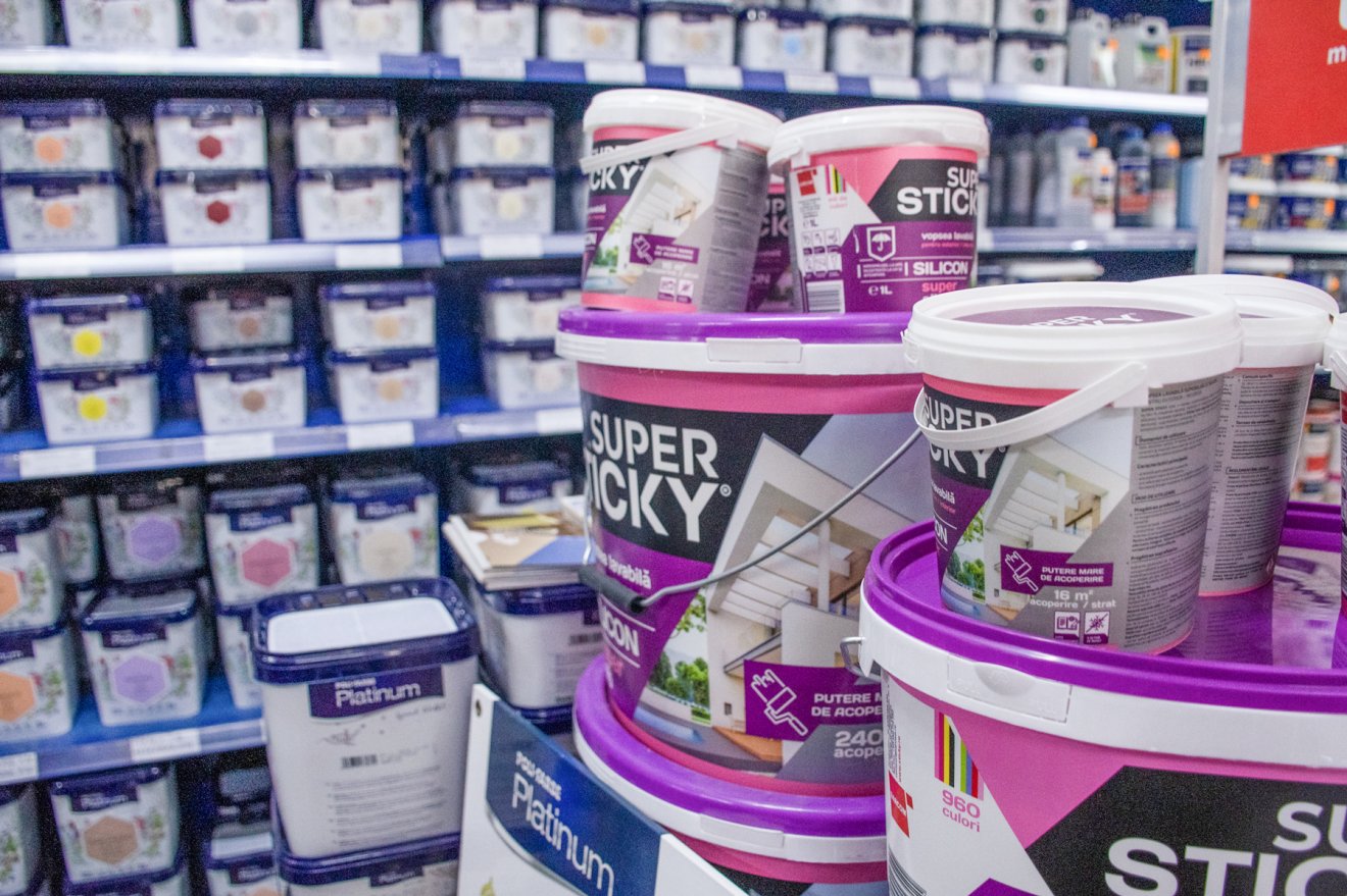 „Az élet úgy hozta, hogy a festékek és a belsőépítészeti termékek lettek a húzótermékeink” &bullet;  Fotó: Memo Rex