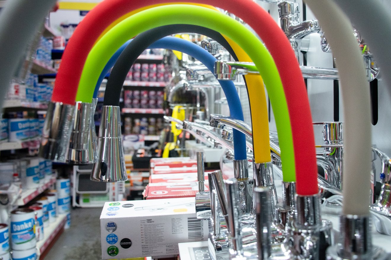 Szaniterek és csaptelepek széles választéka &bullet;  Fotó: Memo Rex