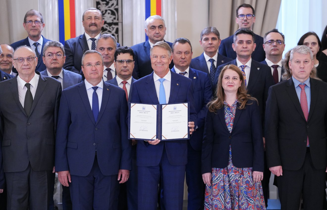 &bullet;  Fotó: Presidency