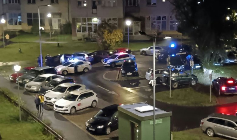 Két bárban is botrányt rendezett egy felfegyverkezett férfi Csíkszeredában – videóval