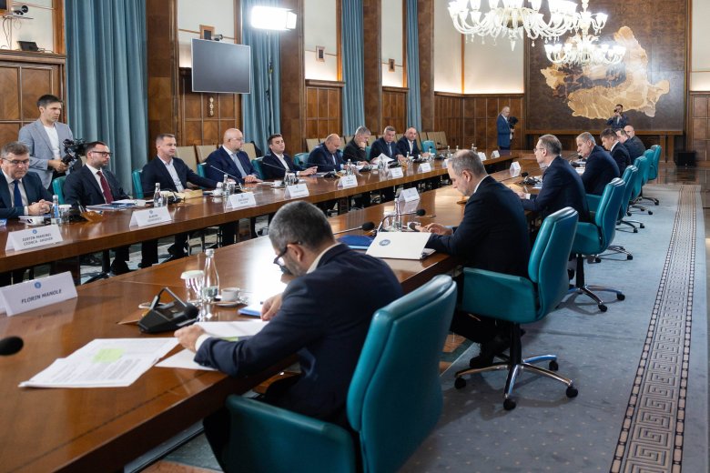 Máris szembesítették a megyei tanácselnökök a közigazgatási költségvetési gondokkal a miniszterelnököt