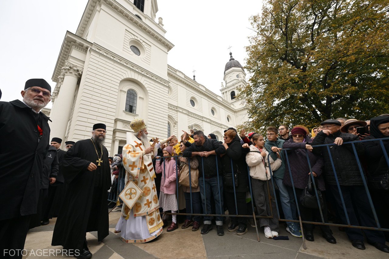 Hívek ezrei gyűltek össze Jászvásáron szerdán • Fotó: Adrian Cuba/Agerpres