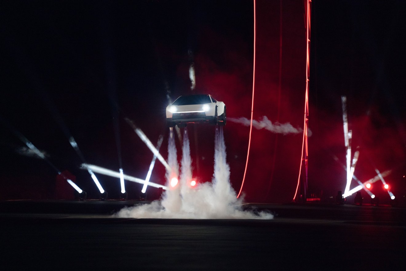 &bullet;  Fotó: Tesla/X