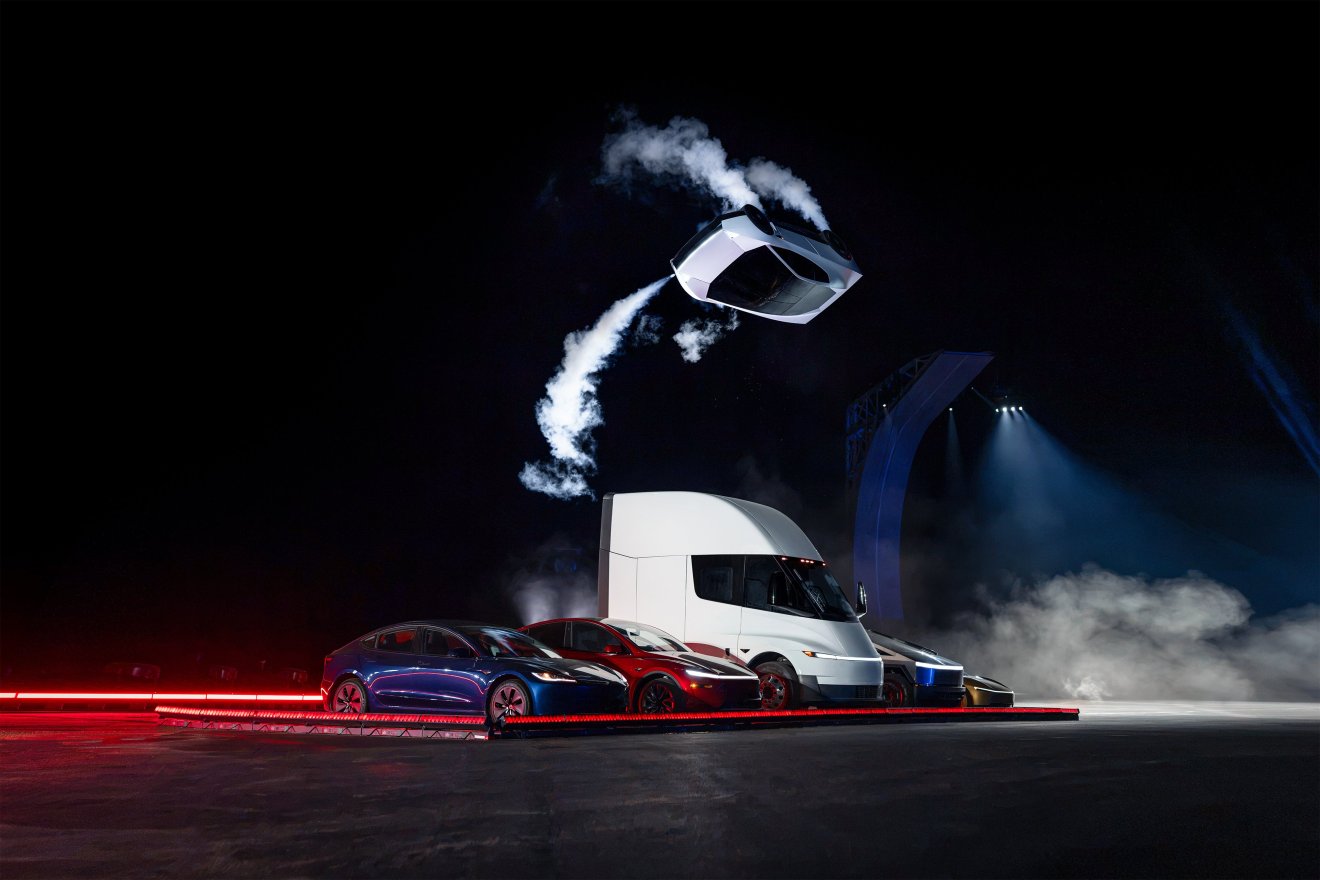 &bullet;  Fotó: Tesla/X