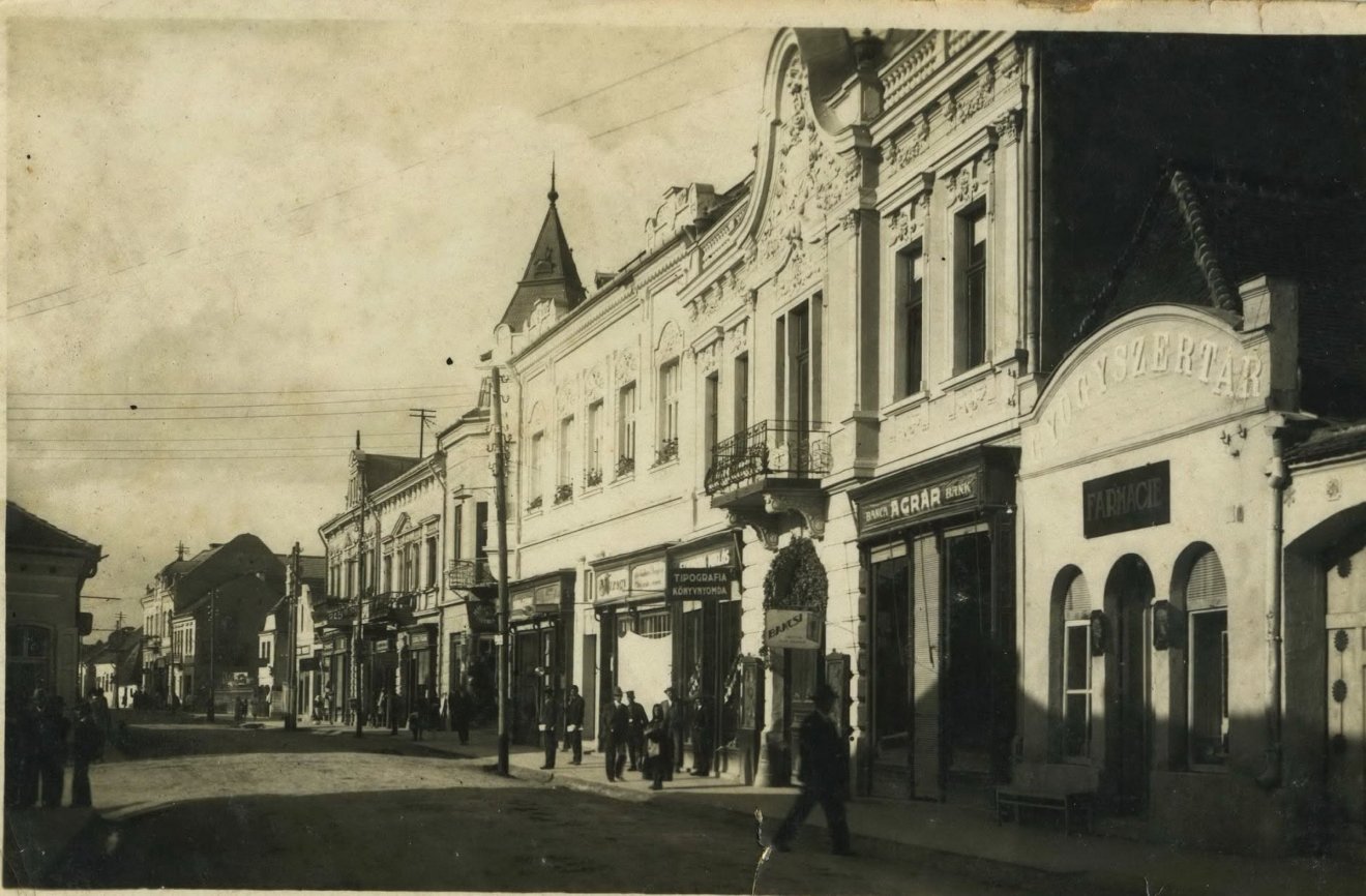 A Hirsch-házat 1910-ben építtette a remetei származású dr. Filep Sándor kórházi főorvos és neje, Száva Blanka, nyolc évvel később került a Hirschék tulajdonába