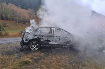 Teljesen kiégett egy autó Szépvízen