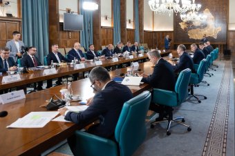 Máris szembesítették a megyei tanácselnökök a közigazgatási költségvetési gondokkal a miniszterelnököt