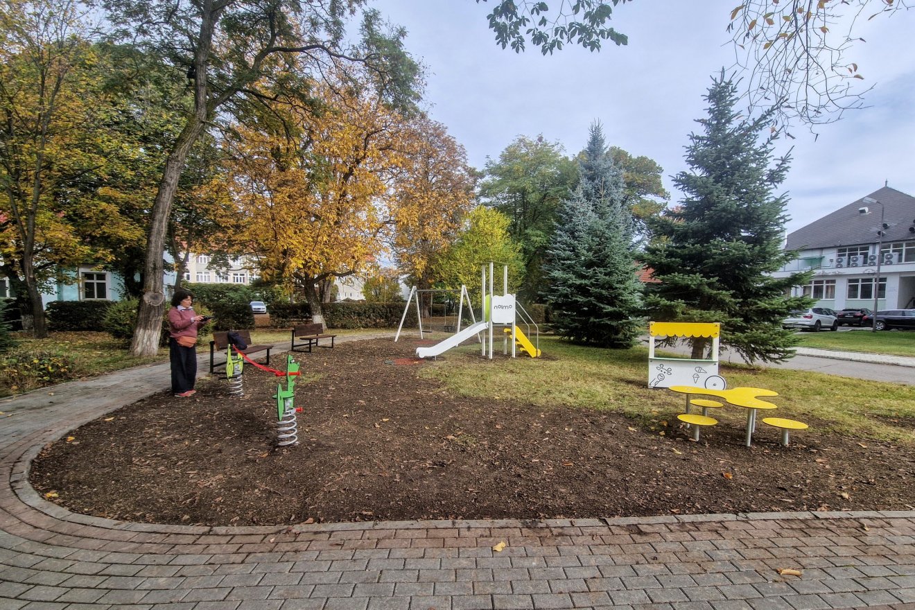 Játszótérrel segítik a gyerekek gyógyulását
