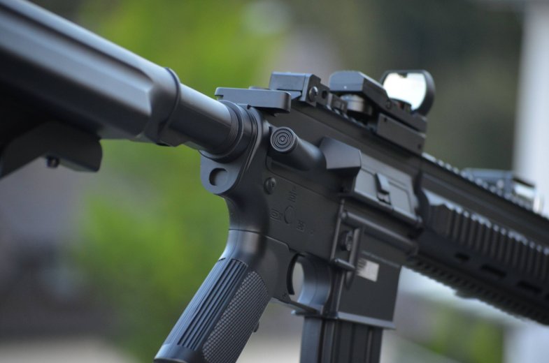 Airsoft fegyvereket alakítottak lőfegyverré – őrizetbe kerültek