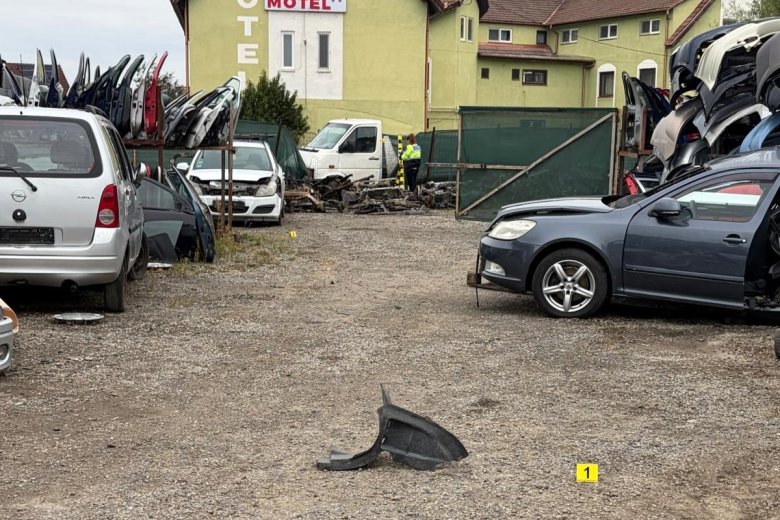 Betört a csíkzsögödi autóbontóba, tört-zúzott, majd elkötött egy autót – keresi a rendőrség