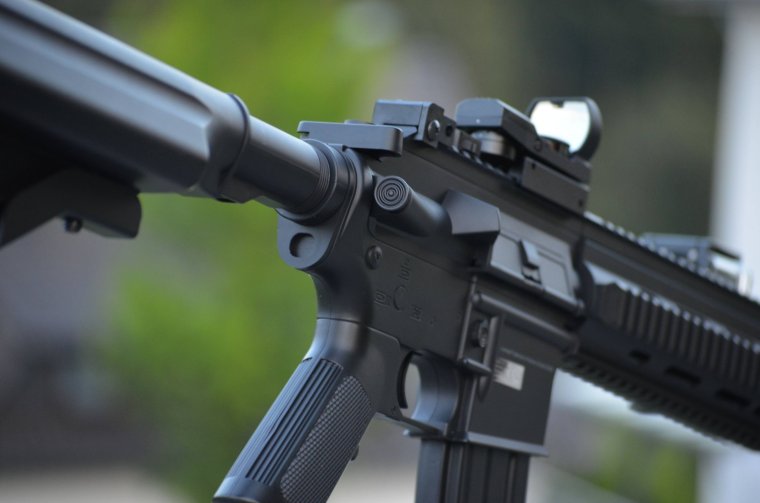 Airsoft fegyvereket alakítottak lőfegyverré – őrizetbe kerültek