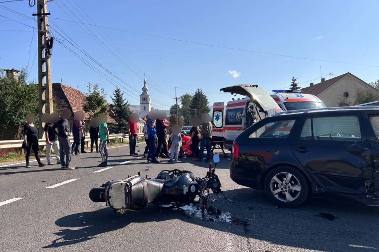 Személyautó és motorkerékpár ütközött Csíkkozmáson