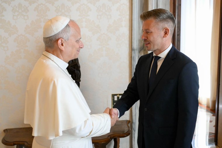 XIV. Leó pápa magánaudiencián fogadta Magyar Pétert