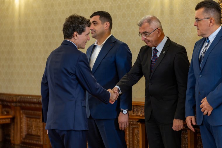 Tárgyalna a PSD-vel az AUR a közös kormányzásról, de van egy feltételük