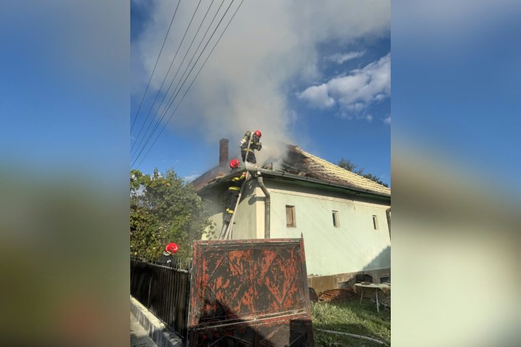 Lakóház tetőzete gyulladt ki Udvarfalván