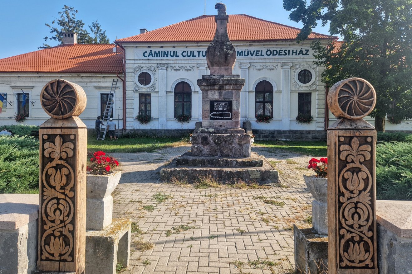 A nagybaconi világháborús hősök emlékműve