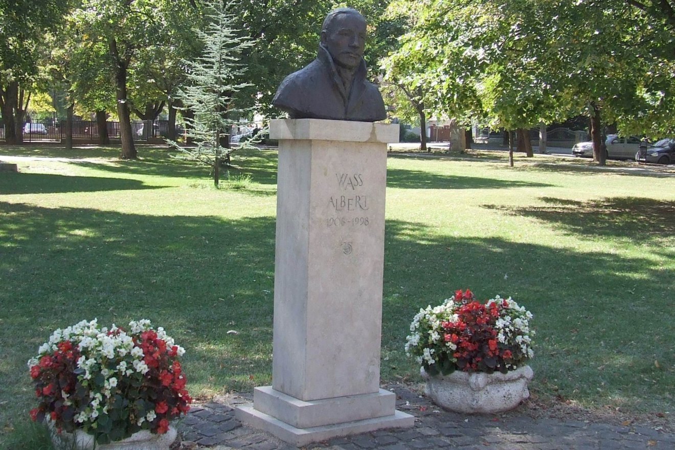 ...és Solymáron