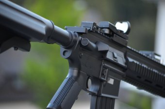 Airsoft fegyvereket alakítottak lőfegyverré – őrizetbe kerültek
