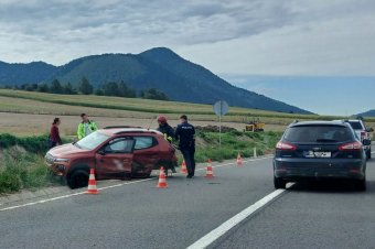 Baleset miatt akadozik a forgalom Tusnádnál