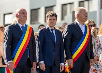 Az egészségügyet és az ország fejlődését dicsérte Cseke Attila és Nicușor Dan egy kórház-átadón, az elnököt kifütyülték