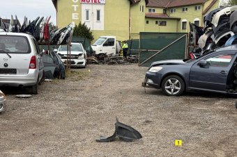 Betört a csíkzsögödi autóbontóba, tört-zúzott, majd elkötött egy autót – keresi a rendőrség