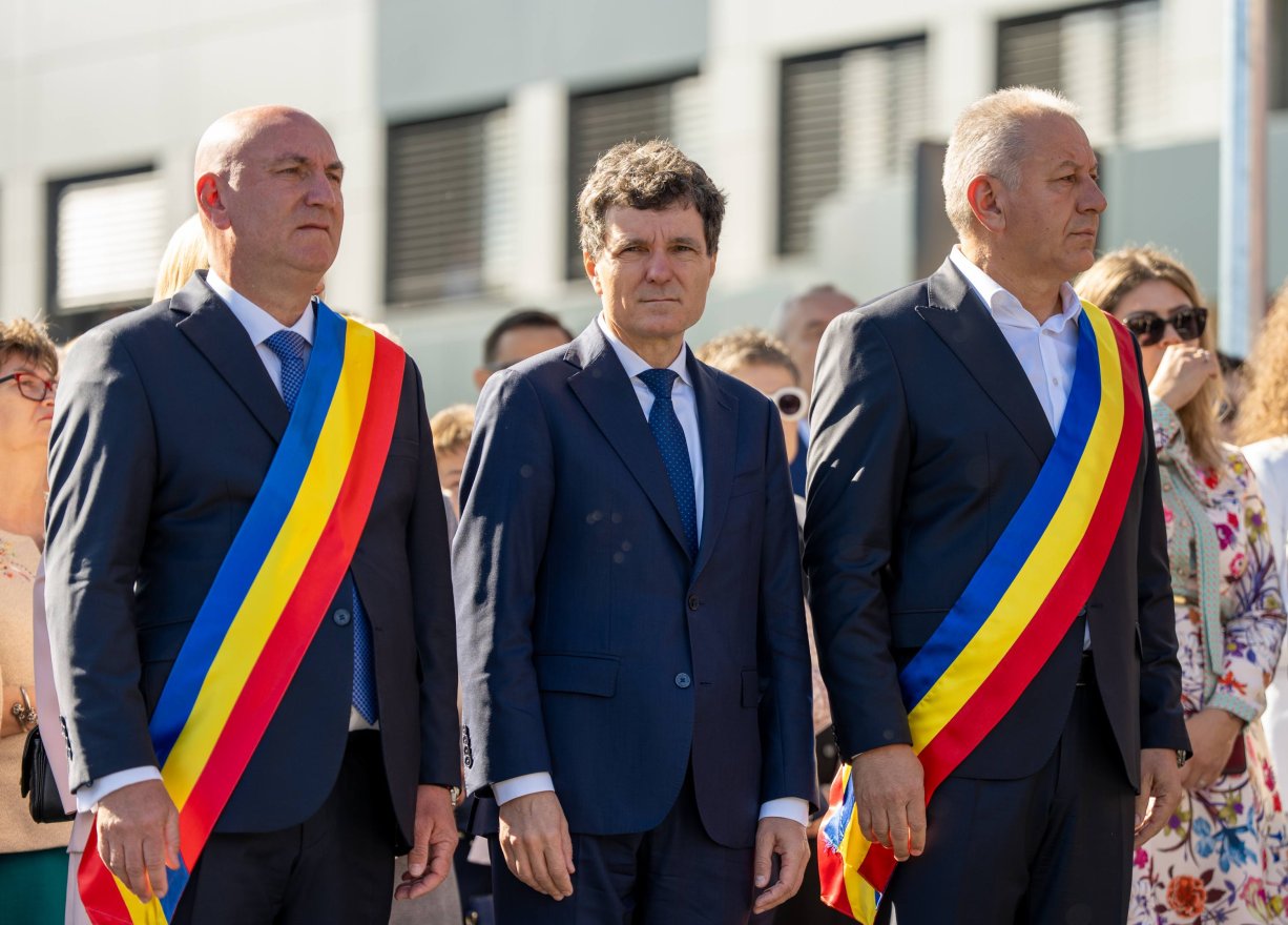 Az egészségügyet és az ország fejlődését dicsérte Cseke Attila és Nicușor Dan egy kórház-átadón, az elnököt kifütyülték