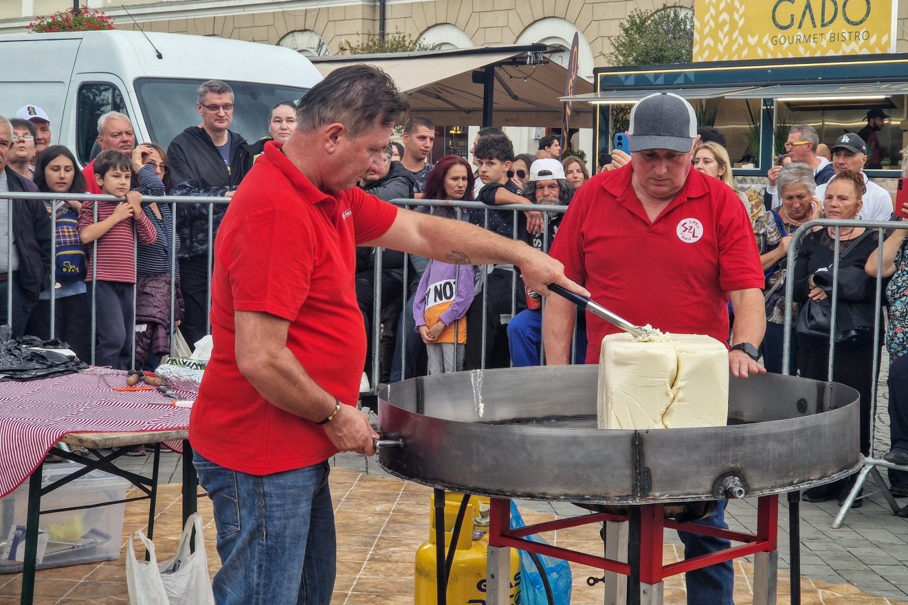Édes ízek, óriási méretek Sepsiszentgyörgy főterén