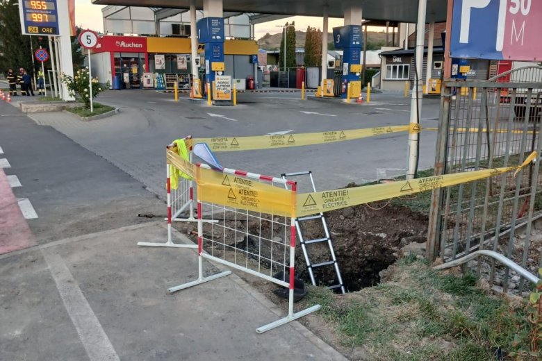 Megrepedt egy gázvezeték Székelyudvarhelyen egy benzinkút közelében