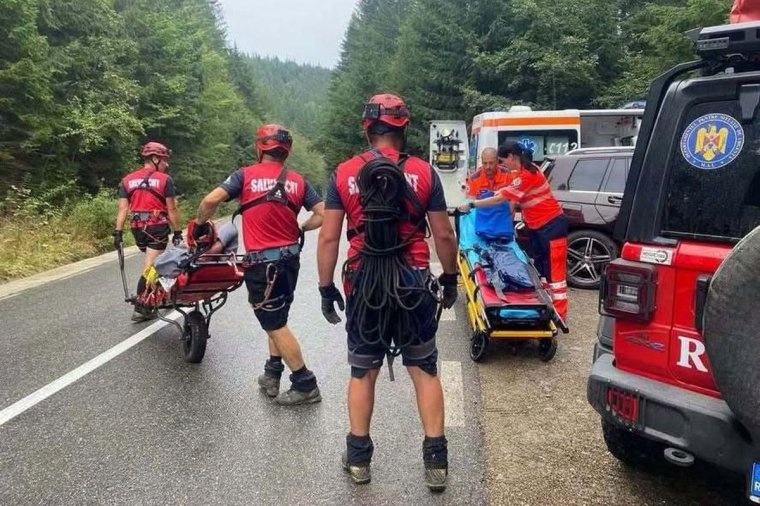 A hegyimentőknek kellett lehozniuk a Székelykőnél balesetet szenvedett magyar turistát