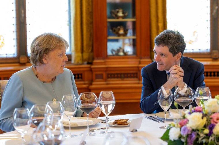 Romániába érkezett Angela Merkel, Nicușor Dannal is találkozott