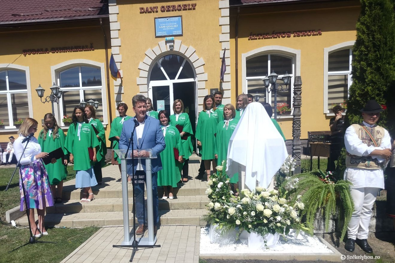 &bullet;  Fotó: Dobos László