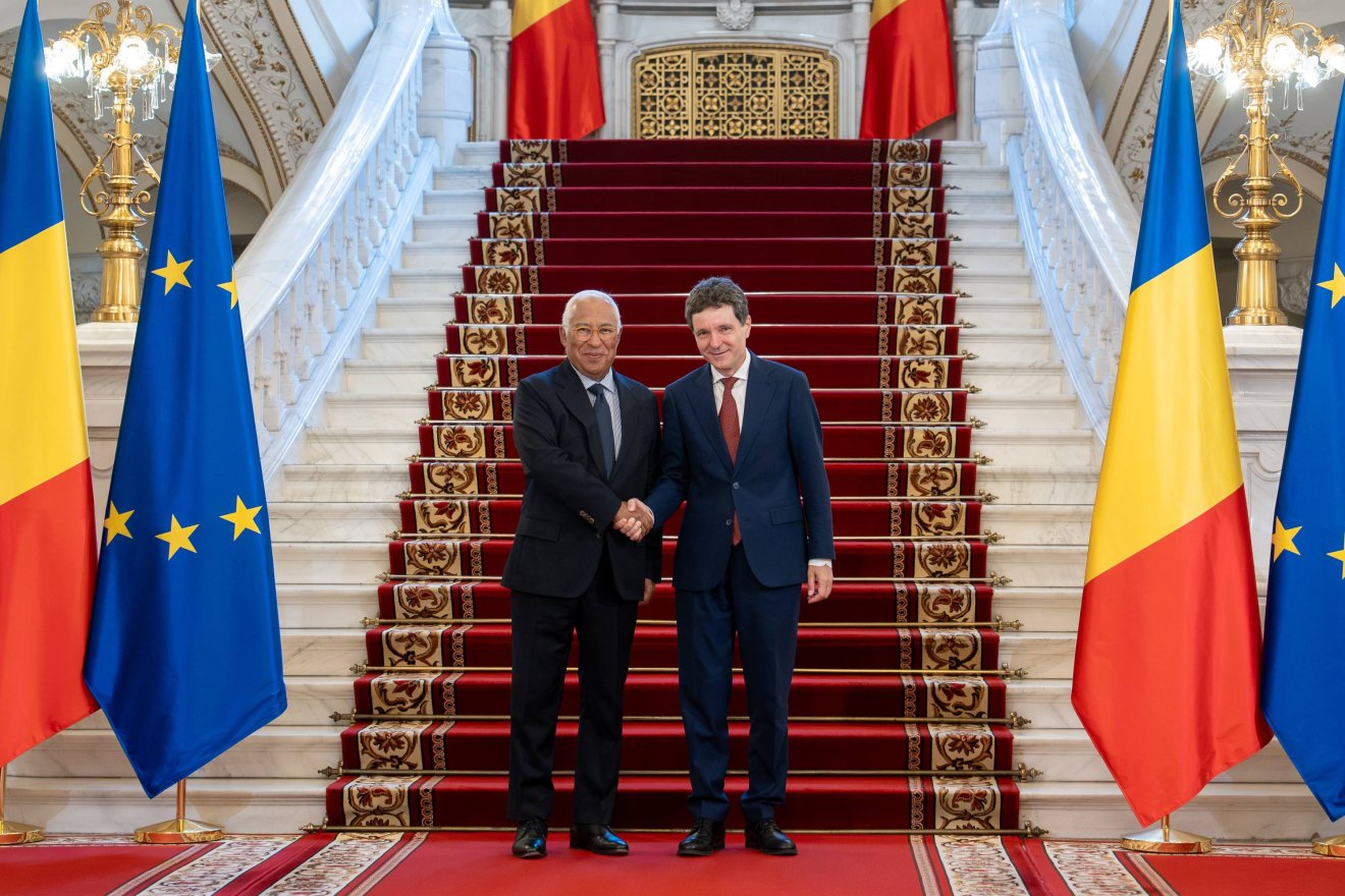 &bullet;  Fotó: Presidency