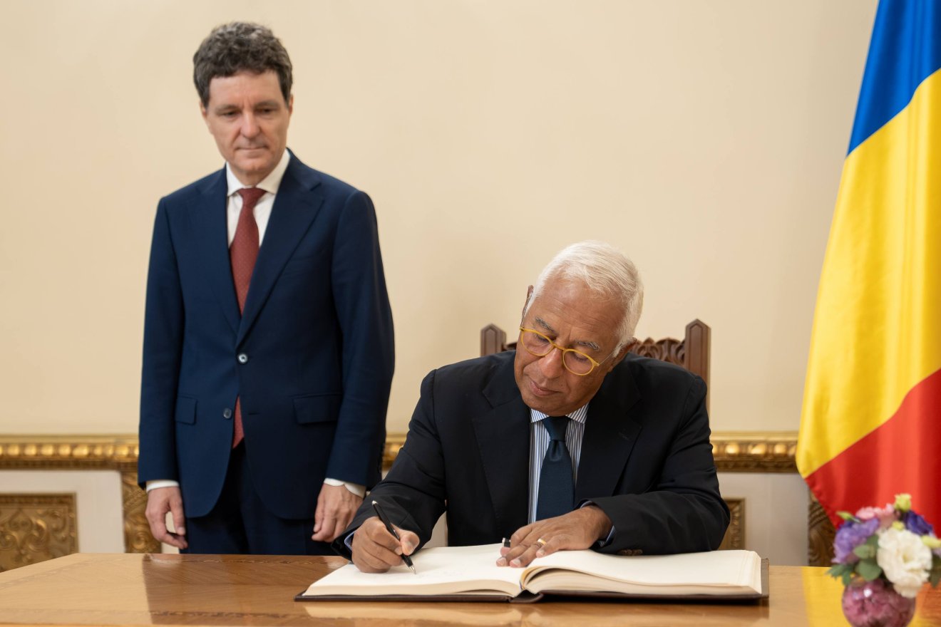 &bullet;  Fotó: Presidency