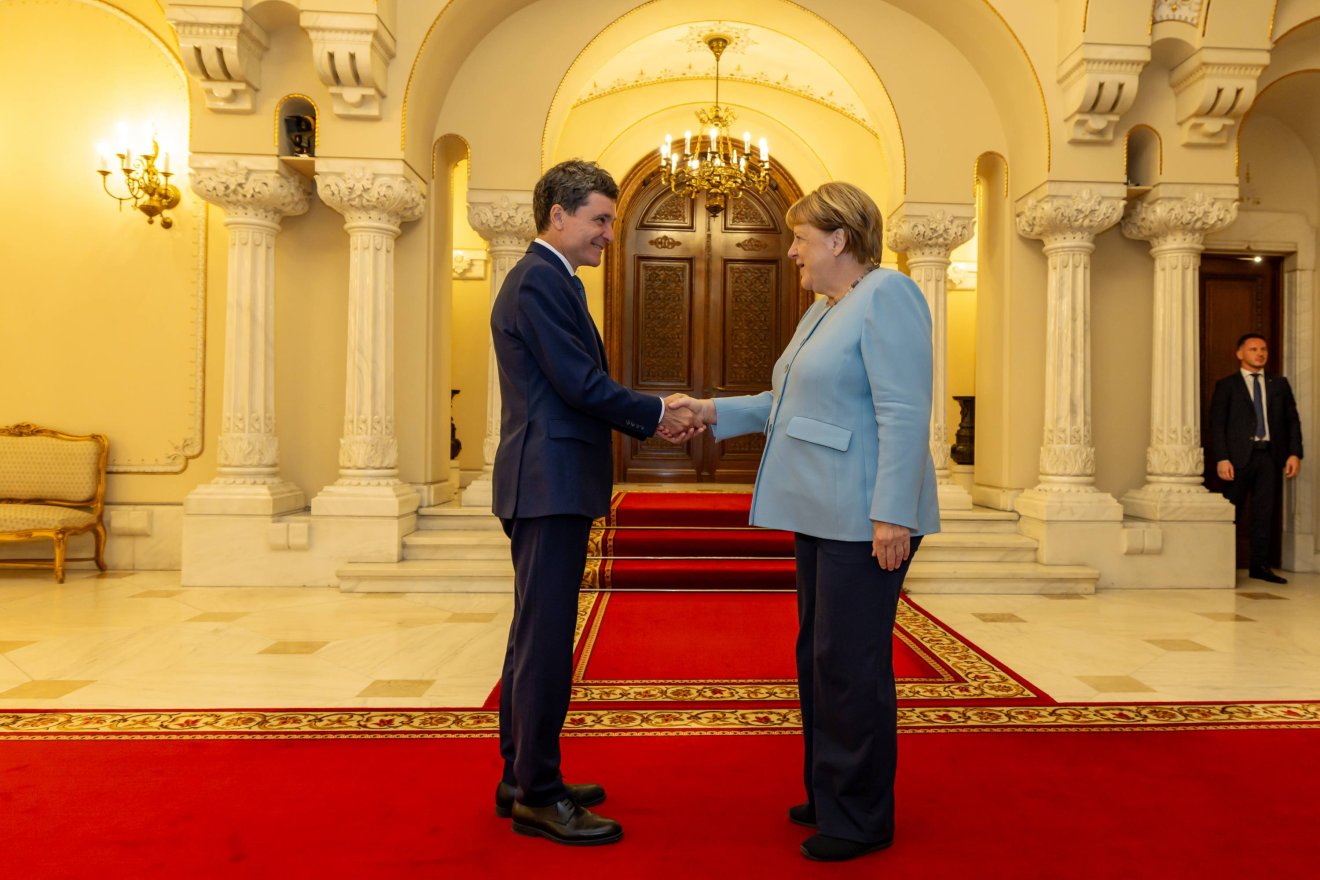 &bullet;  Fotó: Presidency