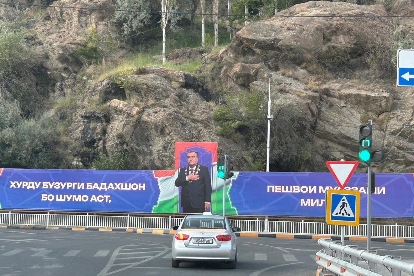 Érkezés a tádzsikisztáni Khorogba