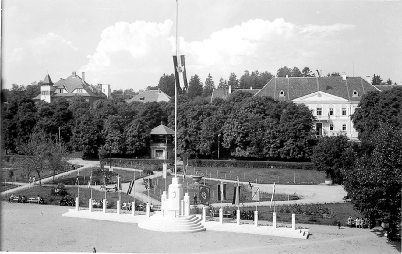 A sepsiszentgyörgyi országzászló-talapzaton nem szerepelt turulmadár
