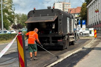 Az aszfaltréteg is rákerült a Testvériség-sugárút parkolóra