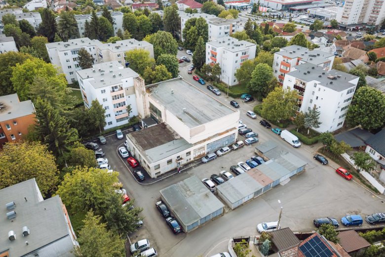 Új parkolóház épül Marosvásárhelyen, közel 300 autó számára