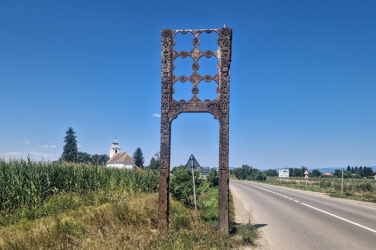 Imecsfalva határába csak egy magasított gyalogkapu jutott. Erre is 25 ezer lejt kell fizetni