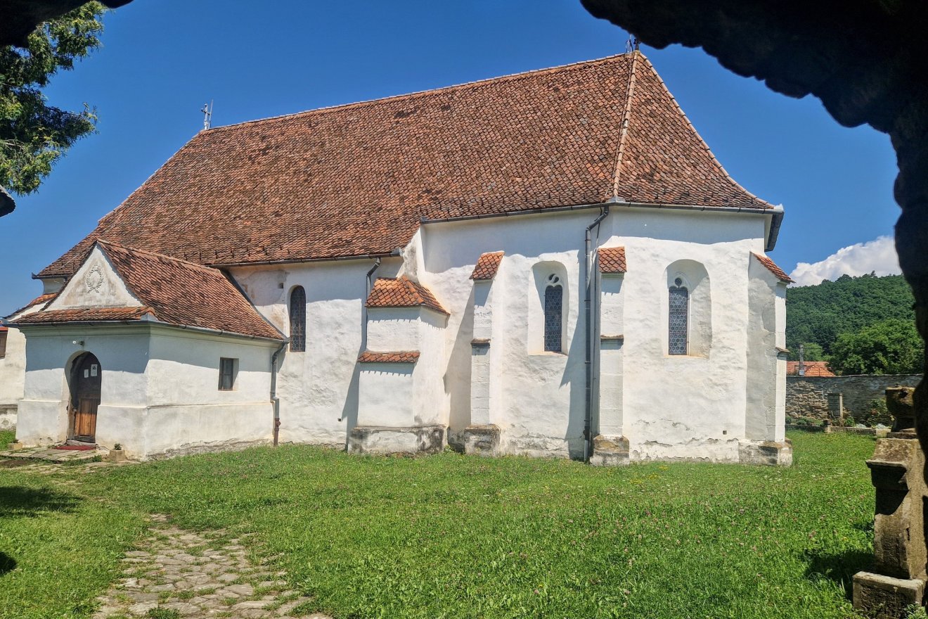 A gelencei templom egy része 13. századi, de korábbi alapokra húzták rá