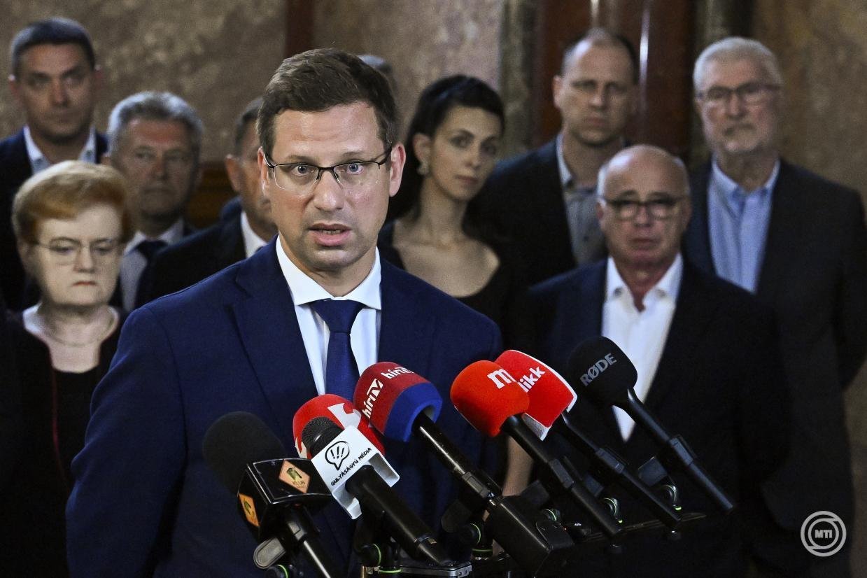 Gulyás Gergely az új frakcióvezető megválasztásáig ellátja a tisztséggel járó feladatokat &bullet;  Fotó: MTI/Hegedüs Róbert