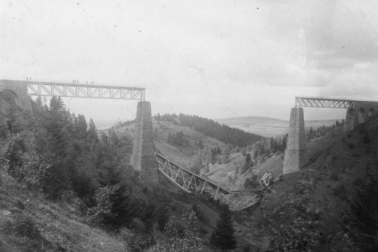 Felrobbantva (1916)