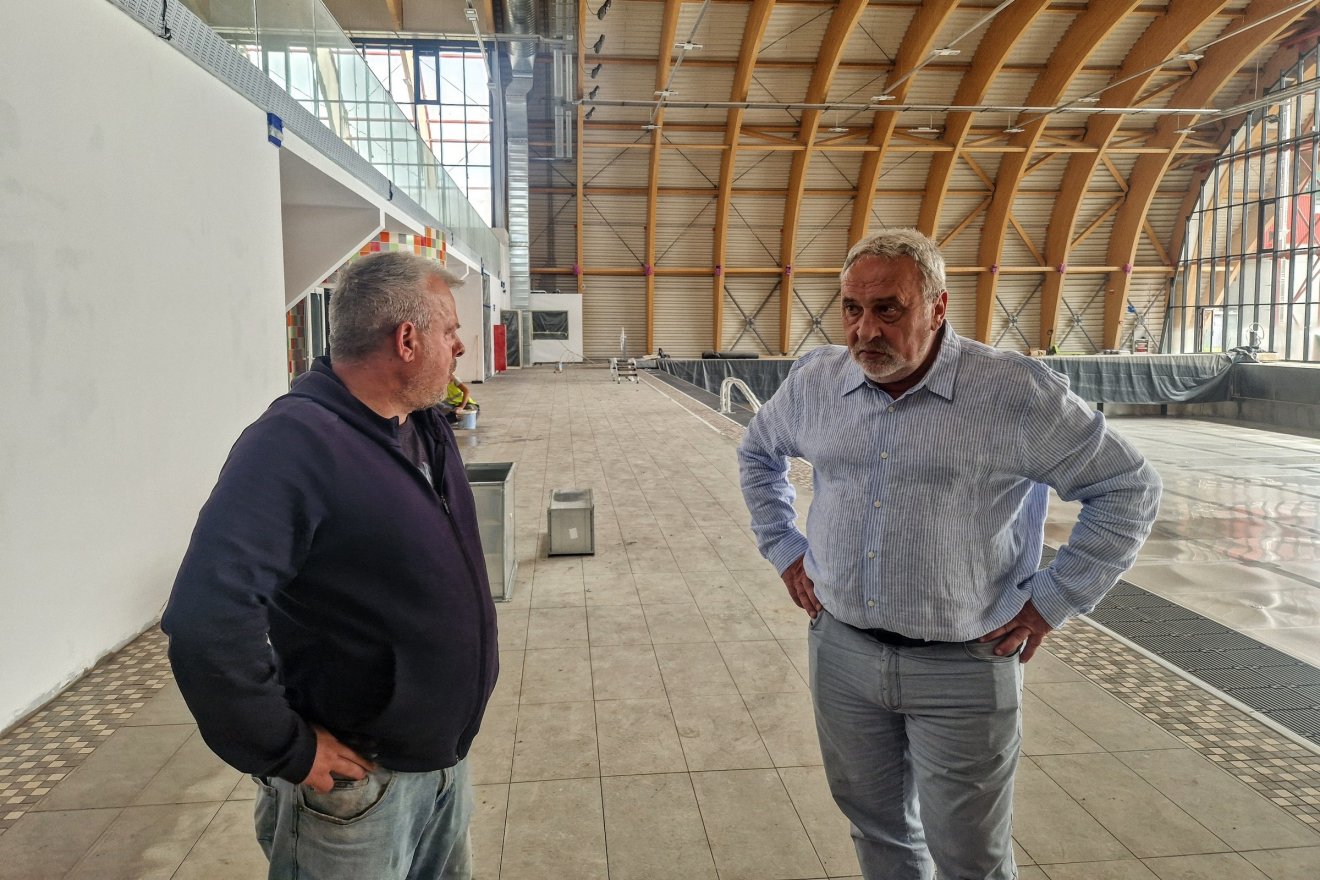 Nicu Vasilache mérnök és Bokor Tibor polgármester. Az utolsó egyeztetések