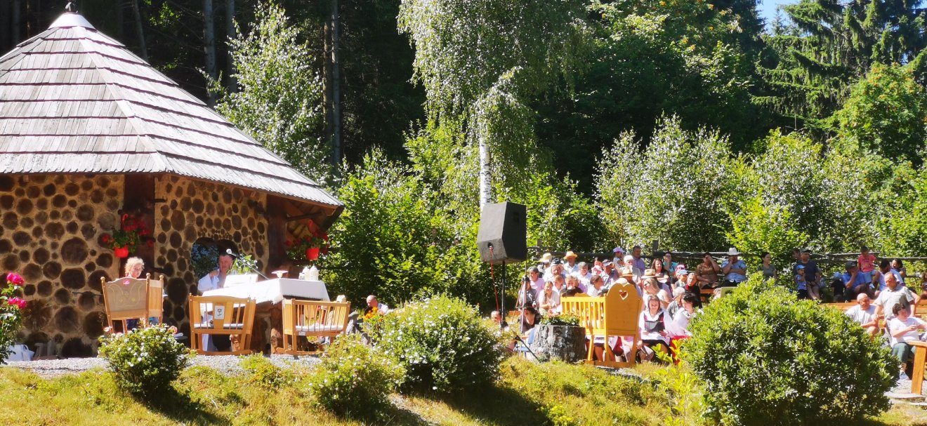 Az első találkozóra több mint kétszáz gyermeket hoztak el a szülők, nagyszülők