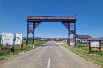 Rejtélyes feljelentő kötött bele háromszéki székelykapukba