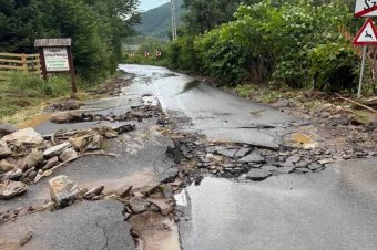 Elmosta az aszfaltot a nagy mennyiségű esővíz Székelyvarságon