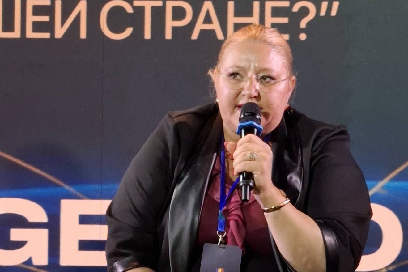 Autóbalesetet szenvedett Diana Șoșoacă szenátor