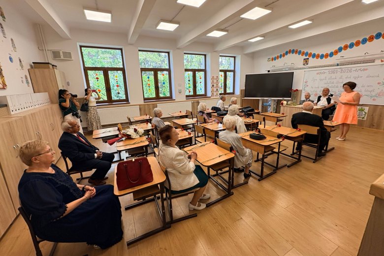 Hatvanöt éves érettségi találkozóját tartotta a szentegyházi középiskolai oktatás első évfolyama