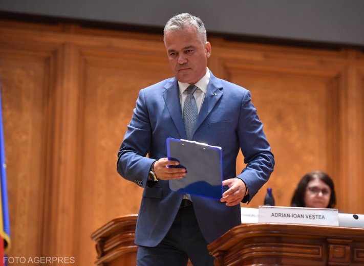Elbukott Nicușor Dan második kormányfőjelöltje is, Simion adta meg a kegyelemdöfést