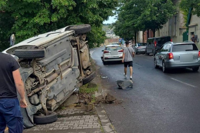 Két autó ütközött Marosvásárhelyen – egy nő megsérült